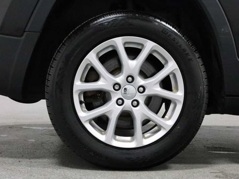 Used 2014 Jeep Cherokee Latitude w/ Cold Weather Group FWD image 35