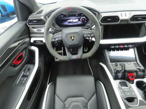 Used 2025 Lamborghini Urus SE image 10