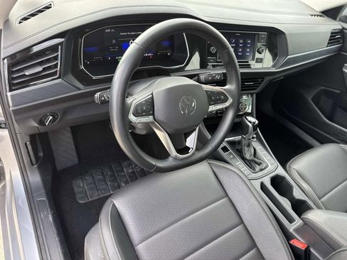 Used 2024 Volkswagen Jetta SE FWD image 17