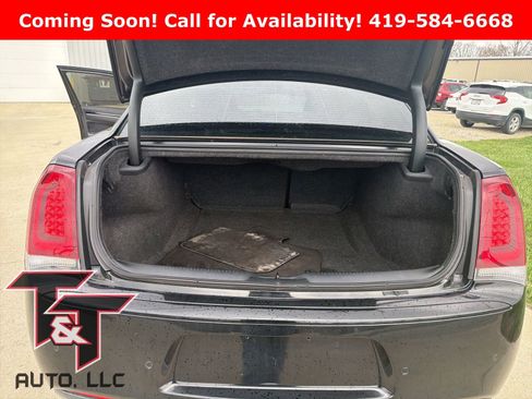 Used 2018 Chrysler 300 S w/ 300S Premium Group image 7