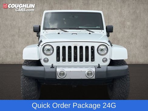 Used 2017 Jeep Wrangler Unlimited Sahara w/ Connectivity Group AWD/4WD image 3