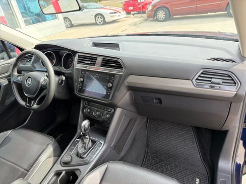 Used 2021 Volkswagen Tiguan SE image 28