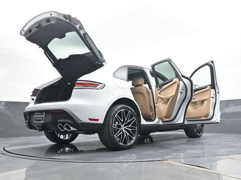 New 2026 Porsche Macan image 27