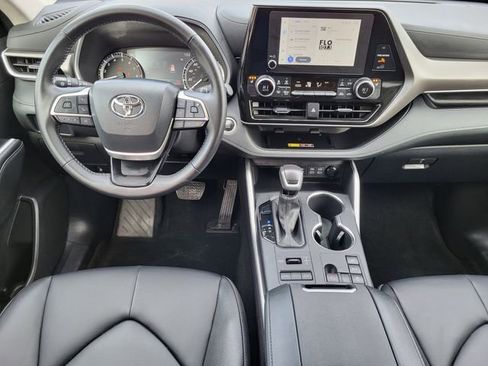 Used 2025 Toyota Highlander XLE image 24