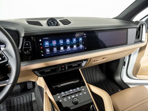 Certified 2026 Porsche Cayenne E-Hybrid AWD/4WD image 13