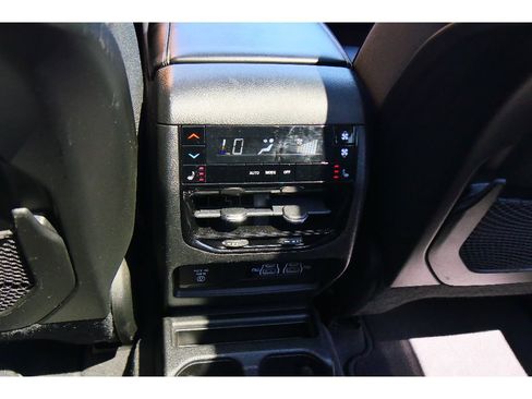 Used 2022 Jeep Grand Cherokee L Limited w/ Luxury Tech Group II image 19