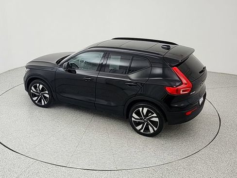 Certified 2025 Volvo XC40 B5 Plus AWD/4WD image 35