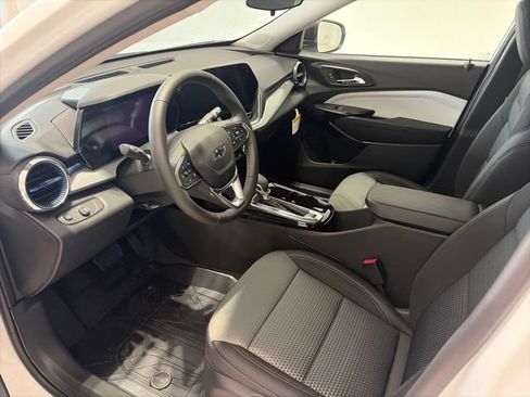 New 2026 Chevrolet Trax LT w/ Driver Confidence Package FWD image 8