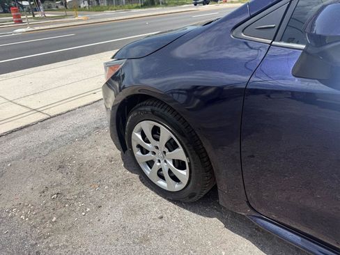 Used 2021 Toyota Corolla LE w/ Carpet Mat Package (TMS) FWD image 3
