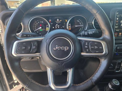Used 2021 Jeep Wrangler Unlimited Sahara AWD/4WD image 33