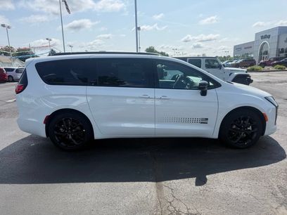 New 2027 Chrysler Pacifica Select