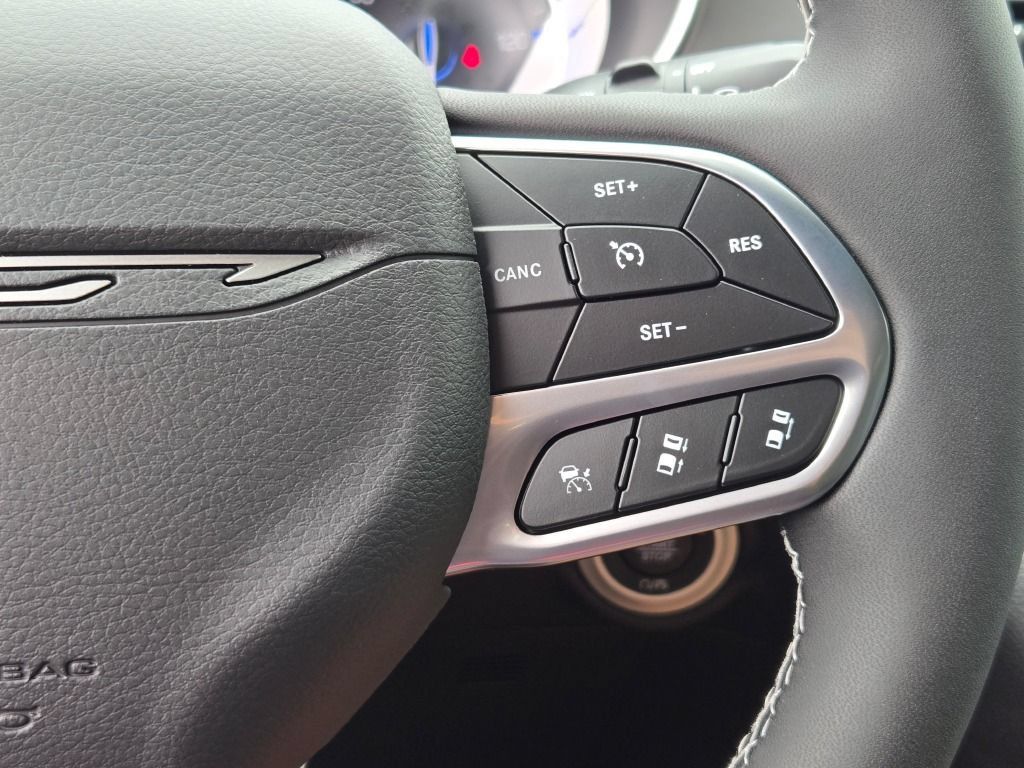 New 2027 Chrysler Pacifica Select FWD image 46