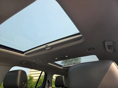 Used 2019 GMC Acadia SLT w/ Black Edition FWD image 9