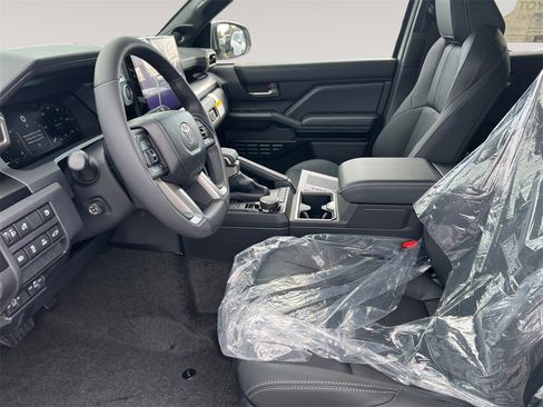 New 2025 Toyota 4Runner Limited image 9