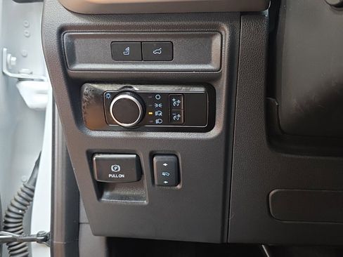 Used 2023 Ford Expedition Max XLT image 25