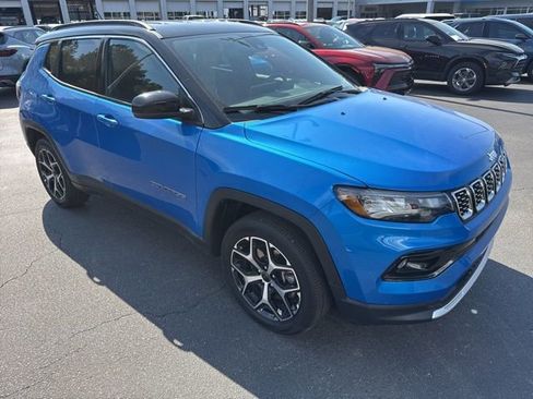 Used 2025 Jeep Compass Limited image 7
