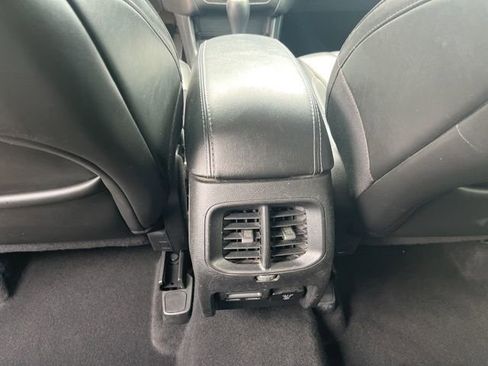 Used 2019 Jeep Cherokee Latitude Plus w/ Comfort/Convenience Group FWD image 15