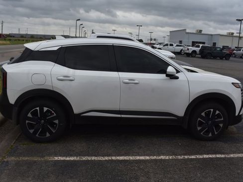 Used 2025 Nissan Kicks SV w/ SV Premium Package image 4