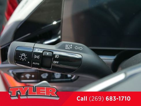 Used 2025 Kia Niro SX image 26