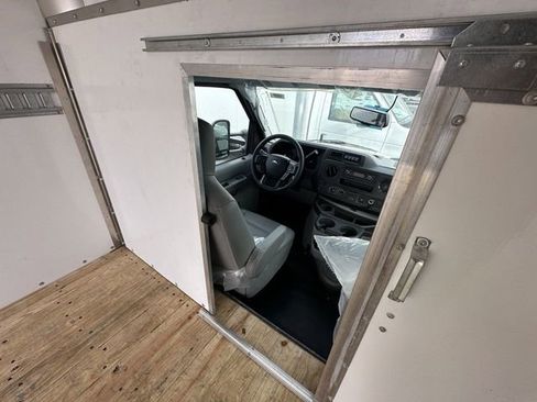 New 2024 Ford E-350 and Econoline 350 Super Duty image 29