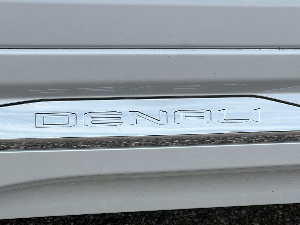 Used 2023 GMC Terrain Denali w/ Denali Premium Package AWD/4WD image 2