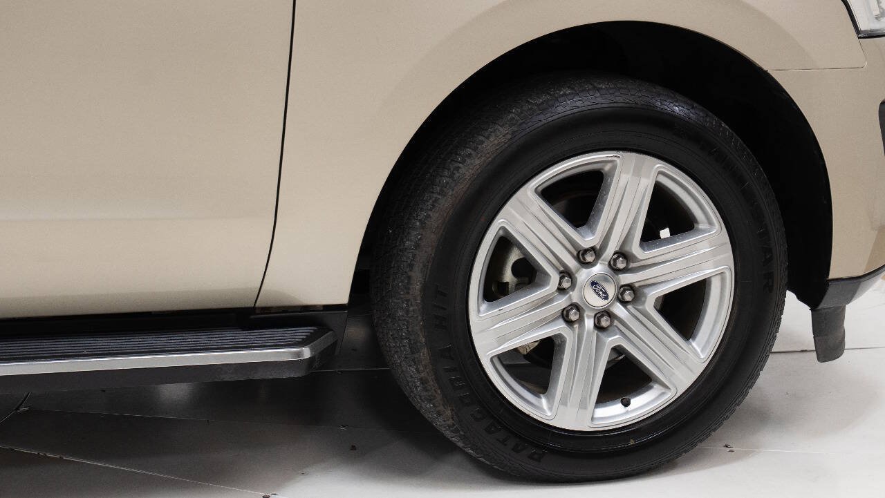 Used 2018 Ford Expedition XLT w/ Equipment Group 202A RWD image 69