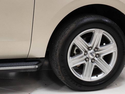 Used 2018 Ford Expedition XLT w/ Equipment Group 202A RWD image 69
