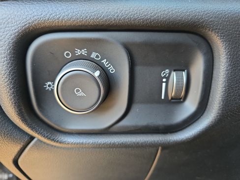 Used 2022 RAM 2500 Tradesman w/ Chrome Appearance Group image 20