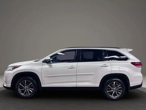 Used 2019 Toyota Highlander XLE image 2