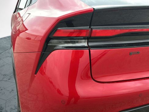 Used 2024 Toyota Prius XLE FWD image 35