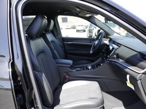 New 2026 Jeep Grand Cherokee L 2WD image 21