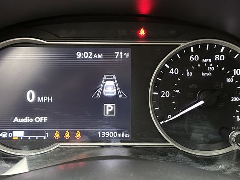 Used 2025 Nissan Versa SR w/ Trunk Package image 14