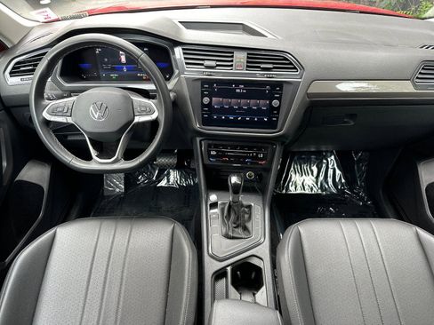 Used 2023 Volkswagen Tiguan SE FWD image 12