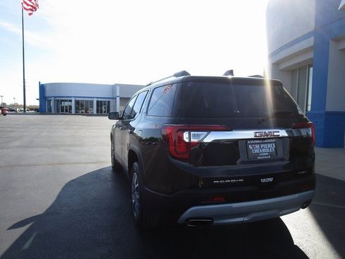 Used 2023 GMC Acadia SLT image 3