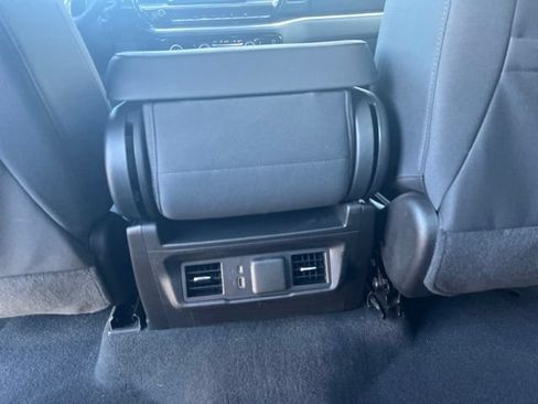 Used 2022 Chevrolet Silverado 1500 LT AWD/4WD image 25