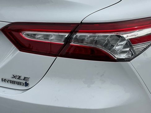 Used 2020 Toyota Camry XLE image 12