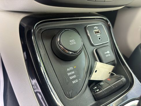 Used 2017 Jeep Compass Limited image 11