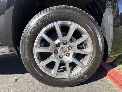 Used 2014 GMC Yukon Denali image 13