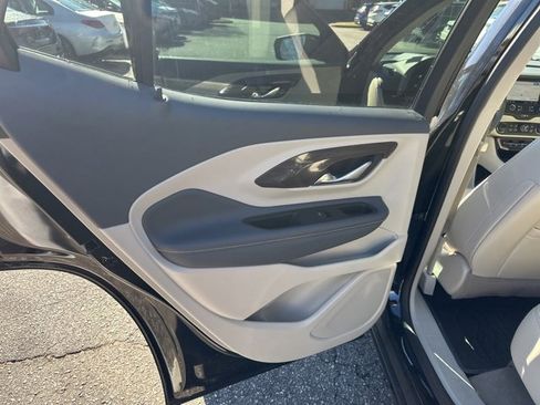 Used 2024 GMC Terrain Denali w/ Denali Premium Package image 10