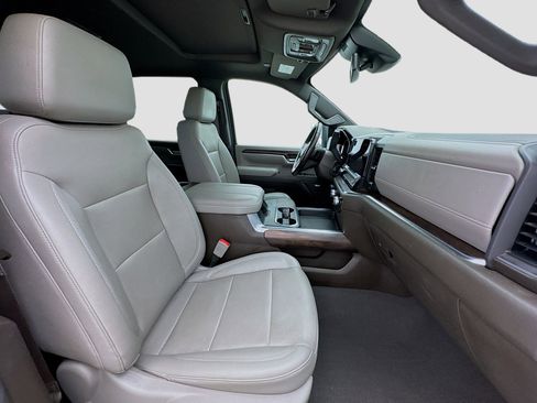 Used 2024 GMC Sierra 2500 SLT w/ SLT Premium Package image 20