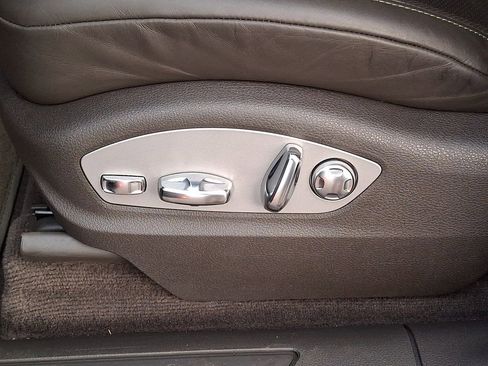 Used 2022 Porsche Macan Base w/ Premium Package Plus image 11