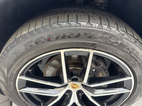 Used 2023 Porsche Macan AWD/4WD image 85