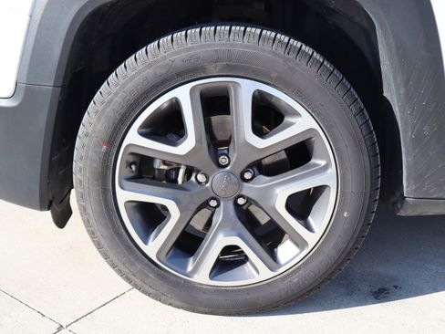 Used 2018 Jeep Renegade Latitude w/ Advanced Technology Group image 26