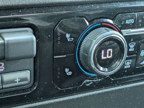 Used 2025 Chevrolet Silverado 2500 LT w/ Convenience Package image 25