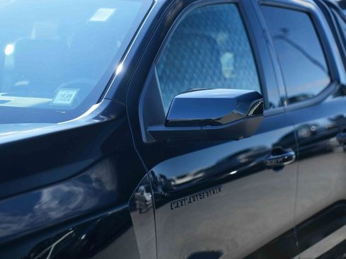 Used 2025 Chevrolet Colorado ZR2 w/ Midnight Edition image 9