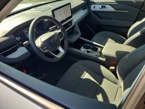 Used 2026 Ford Explorer Active RWD image 3