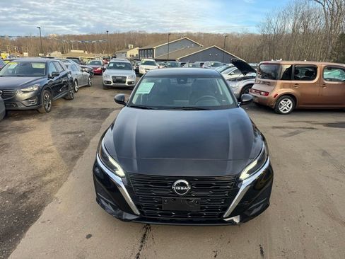 Used 2023 Nissan Altima 2.5 SV image 2