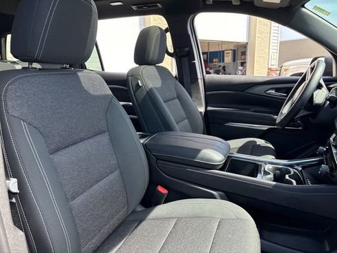 Used 2025 Chevrolet Traverse LT w/ Sun and Wheel Package AWD/4WD image 18