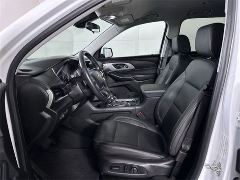 Used 2021 Chevrolet Traverse LT image 19