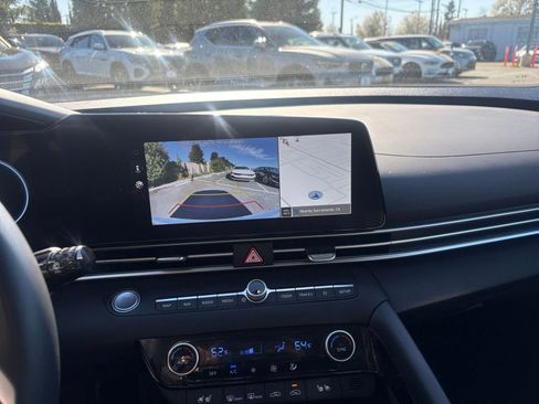 Used 2025 Hyundai Elantra Limited image 24